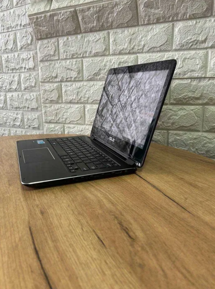 Ноутбук  Сенсорний Asus  13.3" FHD IPS i5 6200U 8Gb SSD 480Gb Б/В | Зображення 2