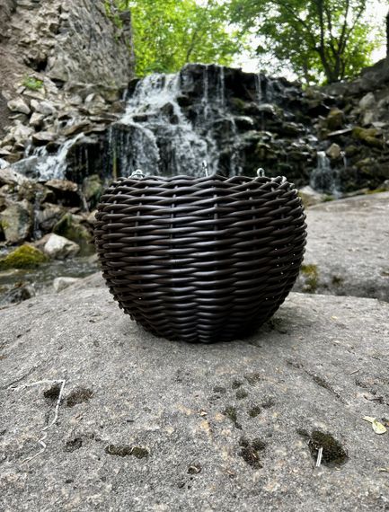 Підвісне кашпо зі штучного ротангу “Нічне Венге” 5 л — темне плетене кашпо ручної роботи для саду та балкона | Зображення 1