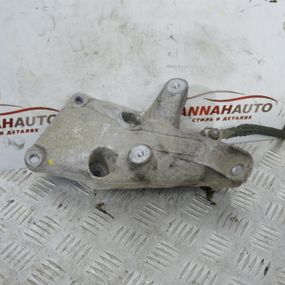 Кронштейн двигуна лівий 2.0 BMW E87 E90 E93 2005-2013 Опора подушка двигуна БМВ е87 22116776529