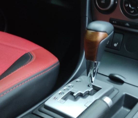 Ручка КПП (Черная кожа -2023 светлое дерево) для Toyota Land Cruiser 200 | Зображення 2