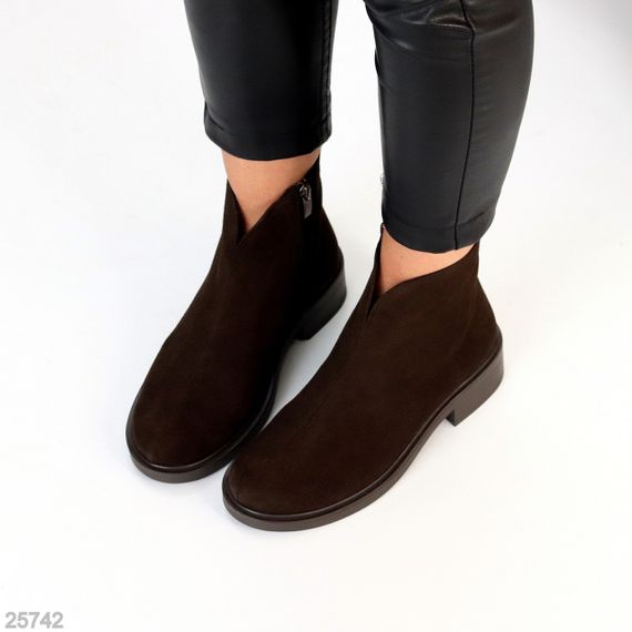 Практичні універсальні шоколадні зимові замшеві черевики низький хід | Зображення 5