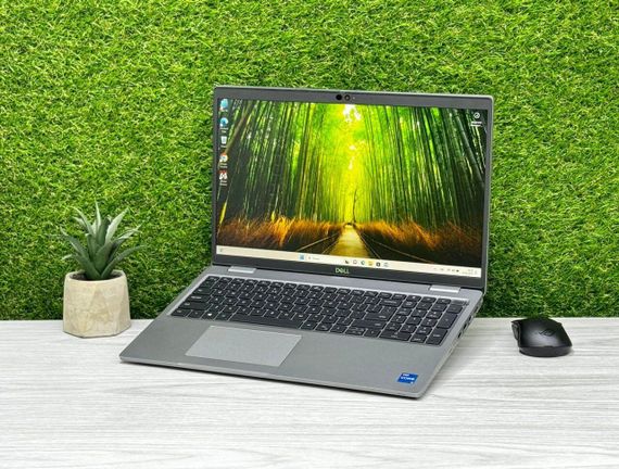 Ультрабук Б-класс Dell Latitude 5520 / 15.6" (1920x1080) IPS / Intel Core i5-1145G7 (4 (8) ядра по 2.6 - 4.4 GHz) / 32 GB DDR4 / 512 GB SSD M.2 / Intel Iris Xe Graphics / WebCam / Win 11 Pro б/у | Зображення 2
