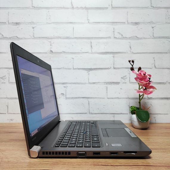 Ноутбук Toshiba Tecra Z40-A / 14" (1600x900) TN / Intel Core i5-4300U (2 (4) ядра по 1.9 - 2.9 GHz) / 8 GB DDR3 / 256 GB SSD / Intel HD Graphics 4400 / WebCam / HDMI б/в | Зображення 4