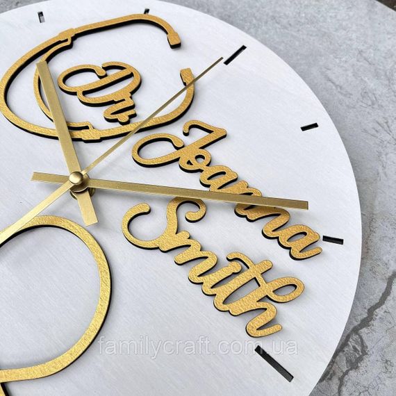 Іменний настінний годинник для лікаря з дерева Подарунок медику або медсестрі | Зображення 1