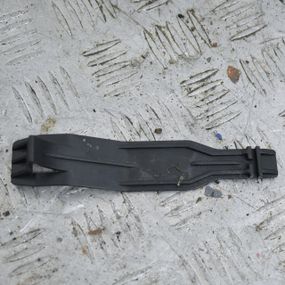 Кронштейн кріплення правої фари Ford Focus II 2004-2008 Кріплення фари переднє праве Форд Фокус 4M5113N060A