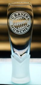 Пивной бокал крафтовый 440 мл ФК Bayern München Бавария с гравировкой подарок для фаната футбольная кружка