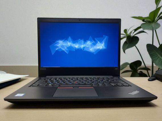 Ультрабук Lenovo ThinkPad E490 / 14" (1366х768) TN / Intel Core i3-8145U (2 (4) ядра по 2.1 - 3.9 GHz) / 8 GB DDR4 / 256 GB SSD / Intel UHD Graphics 620 / WebCam б/у | Зображення 1
