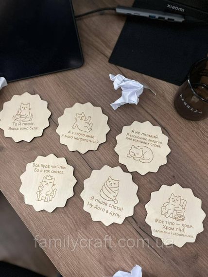 Гумористична дерев'яна підставка під чашку з котиками та прикольними фразами | Зображення 7