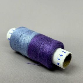 142/235 Нитки в котушках 40/2 , половинки (котушка 2х75м)