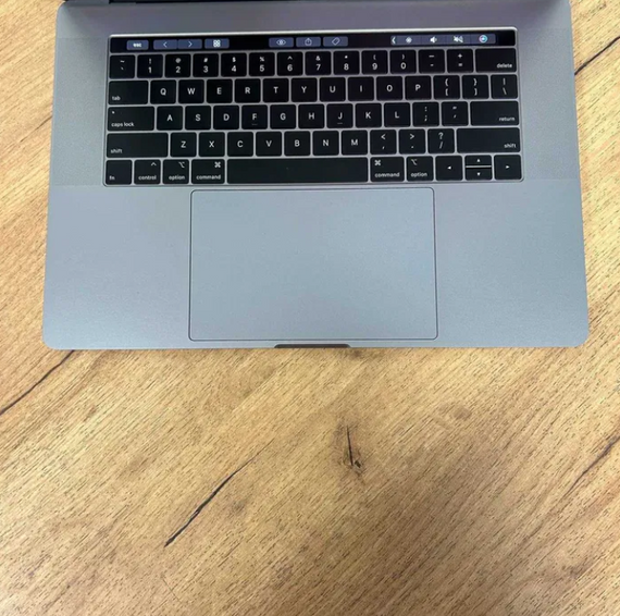Ноутбук MacBook Pro 15 A1990 2018 i9 2,3GHz 16Gb SSD 512Gb Radeon 252 цикли  Б/В | Зображення 2