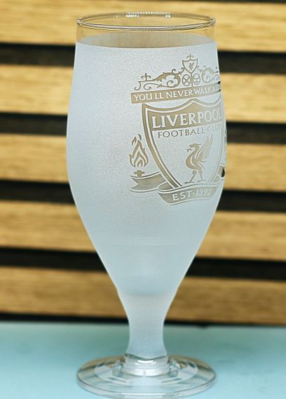 Пивний келих 500 мл Ліверпуль на ніжці з гравіюванням  подарунок кружка фанату футболу Liverpool FC | Зображення 1