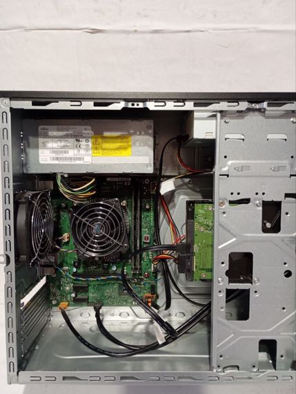 ПК Fujitsu Esprimo P420 E85+ Tower / Intel Core i5-4430 (4 ядра по 3.0 - 3.2 GHz) / 8 GB DDR3 / 320 GB HDD / Intel HD Graphics 4600 / DVD-RW б/в | Зображення 4