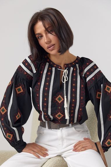 Вишиванка на зав'язках із кольоровим орнаментом - чорний цвет, XL (є розміри)
