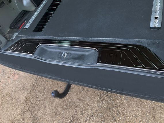 Накладка на поріг багажника Чорний Хром (нерж) для Mercedes Vito / V W447 2014↗ рр.