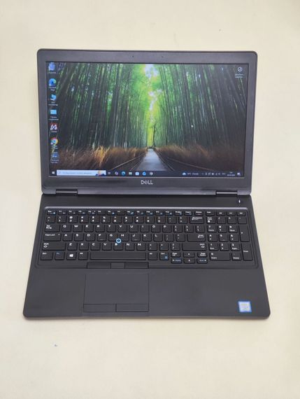 Ультрабук Dell Latitude 5590 / 15.6" (1366x768) TN / Intel Core i5-8350U (4 (8) ядра по 1.7 - 3.6 GHz) / 8 GB DDR4 / 256 GB SSD / Intel UHD Graphics 620 б/в | Зображення 1