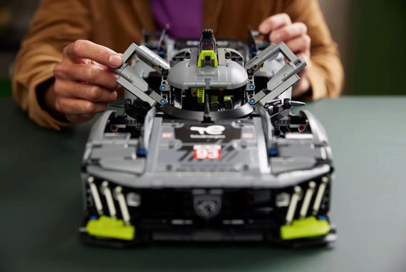 Конструктор LEGO Technic PEUGEOT 9X8 24H Le Mans Hybrid (42156) | Зображення 2