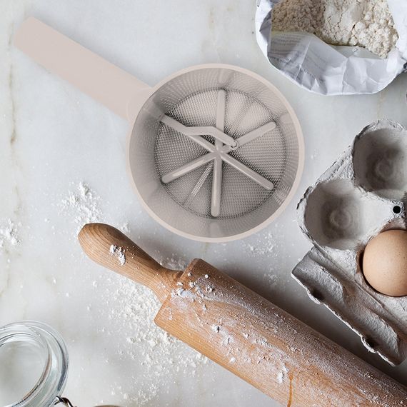 Кружка-сито для просіювання борошна Maestro MR-1164, пластикова, бежева, діаметр 10 см | Зображення 1