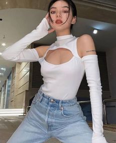 Женское боди в рубчик с вырезом на груди и длинными рукавами LF1101 размер 42/46 цвет белый