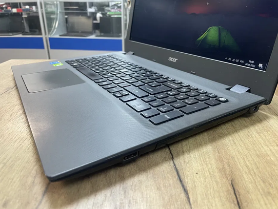 Ноутбук Acer E5-573G 15.6" HD i5 5200U/8gb/128ssd+1tb hdd/Nvidia 940M-4gb | Зображення 1