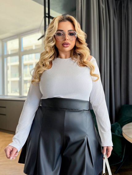 Женская кофта-лонгслив в рубчик с вырезами на плечах МТ357 цвет белый, размер 58/60