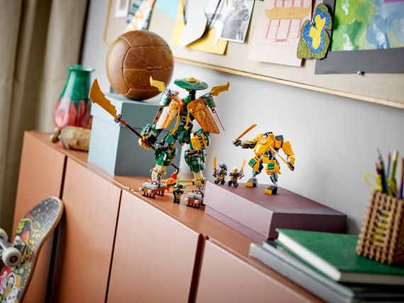 Конструктор LEGO Ninjago Командні роботи ніндзя Ллойда й Арін (71794) | Зображення 2