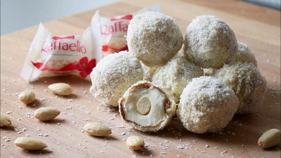 Конфеты Rafaello Ferrero, 150 г, Италия, Рафаэлло в кокосовой стружке с цельным миндальным орехом, Т15 | Зображення 1