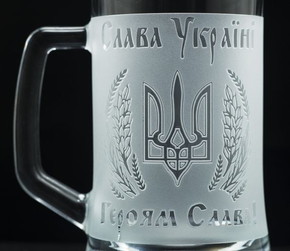 Подарочный бокал для пива с гравировкой 670 мл Слава Украине Героям Слава | Зображення 2