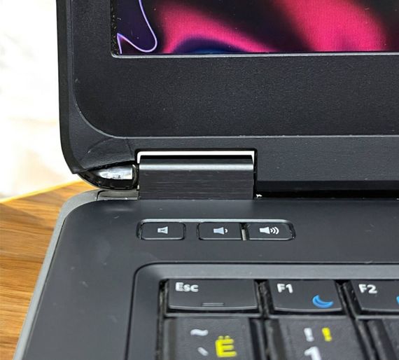 Ноутбук Б-класс Dell Latitude E6440 / 14" (1920x1080) TN / Intel Core i7-4610M (2 (4) ядра по 3.0 - 3.7 GHz) / 8 GB DDR3 / 120 GB SSD / Intel HD Graphics 4600 / WebCam б/у | Зображення 2