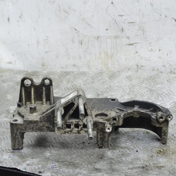 Кронштейн двигуна правий 1.3 MJet Fiat Doblo 2000-2009 Кріплення подушки мотора Фіат Добло 55208369 | Зображення 2