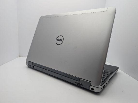 Ноутбук Б-клас Dell Latitude E6540 / 15.6" (1920x1080) TN / Intel Core i5-4310M (2 (4) ядра по 2.7 - 3.4 GHz) / 8 GB DDR3 / 1000 GB HDD / AMD Radeon HD 8790M, 2 GB GDDR5, 128-bit / WebCam / DVD-ROM б/в | Зображення 9