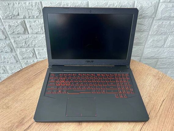 Ноутбук Asus TUF FX504GE 15,6" FHD IPS i7 8750H 8Gb SSD 256Gb GTX 1050Ti Б/У | Зображення 2