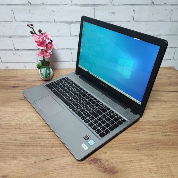 Ноутбук Б-класс Medion Akoya E6424 / 15.6" (1920x1080) TN / Intel Core i5-6267U (2 (4) ядра по 2.9 - 3.3 GHz) / 12 GB DDR3 / 128 GB SSD + 1000 GB HDD / Intel Iris Graphics 550 / WebCam б/у | Зображення 3