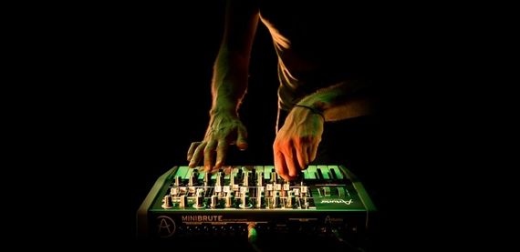 Синтезатор аналоговий Arturia MiniBrute | Зображення 1