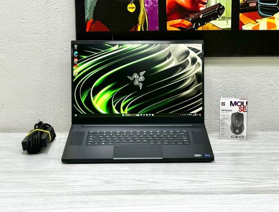 Игровой ноутбук Б-класс Razer Blade RZ09-0406 / 17.3" (1920x1080) IPS / Intel Core i7-11800H (8 (16) ядер по 2.3 - 4.6 GHz) / 16 GB DDR4 / 1000 GB SSD / nVidia GeForce RTX 3060, 6 GB GDDR6, 192-bit / Win 11 Home б/у | Зображення 1