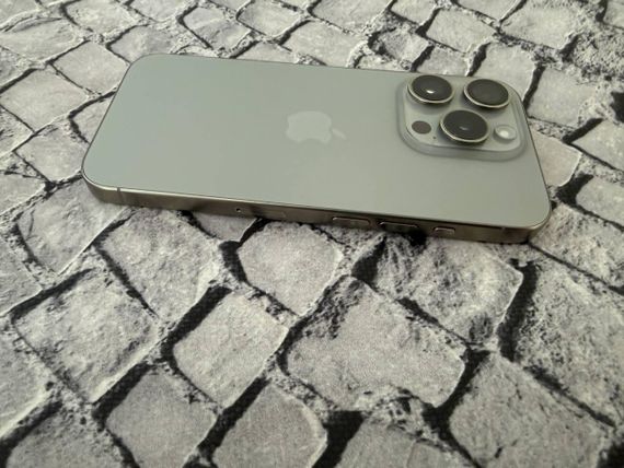 Смартфон Apple iPhone 15 Pro 256gb | Зображення 4