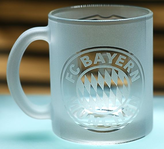 Стеклянная чашка для чая и кофе 320 мл с  гравировкой лого футбольного клуба ФК Бавария Кейн 9