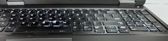 Мобильная рабочая станция Dell Precision 7540 / 15.6" (1920x1080) IPS / Intel Core i7-9750H (6 (12) ядер по 2.6 - 4.5 GHz) / 16 GB DDR4 / 512 GB SSD / nVidia Quadro T2000, 4 GB GDDR6, 128-bit / WebCam б/у | Зображення 6