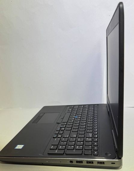 Мобильная рабочая станция Б-класс Dell Precision 7520 / 15.6" (1920x1080) IPS / Intel Core i7-7820HQ (4 (8) ядра по 2.9 - 3.9 GHz) / 16 GB DDR4 / 256 GB SSD / nVidia Quadro M1200, 4 GB GDDR5, 128-bit / WebCam б/у | Зображення 6