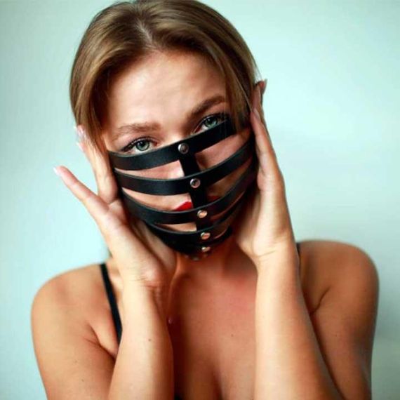Маска зі шкіряних ремінців | Зображення 2