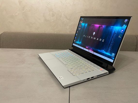 Игровой ноутбук Dell Alienware 15 R3 / 15.6" (3840x2160) OLED / Intel Core i9-10980HK (8 (16) ядер по 2.4 - 5.3 GHz) / 32 GB DDR4 / 512 GB SSD / nVidia GeForce RTX 2080 Super Max-Q, 8 GB GDDR6, 256-bit / WebCam б/у + Подарок Проводная мышь / USB | Зображення 4