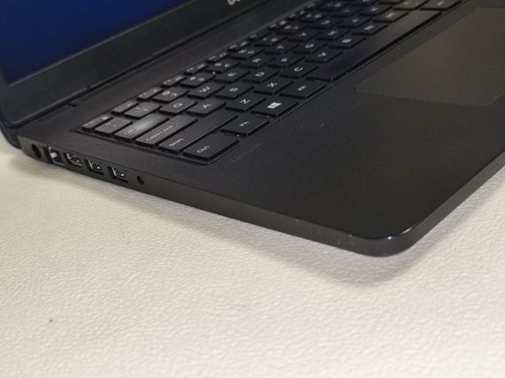 Ноутбук Dell Latitude 3580 / 15.6" (1366x768) TN / Intel Core i5-6300U (2 (4) ядра по 2.4 - 3.0 GHz) / 8 GB DDR4 / 256 GB SSD / Intel HD Graphics 520 / WebCam б/у | Зображення 2