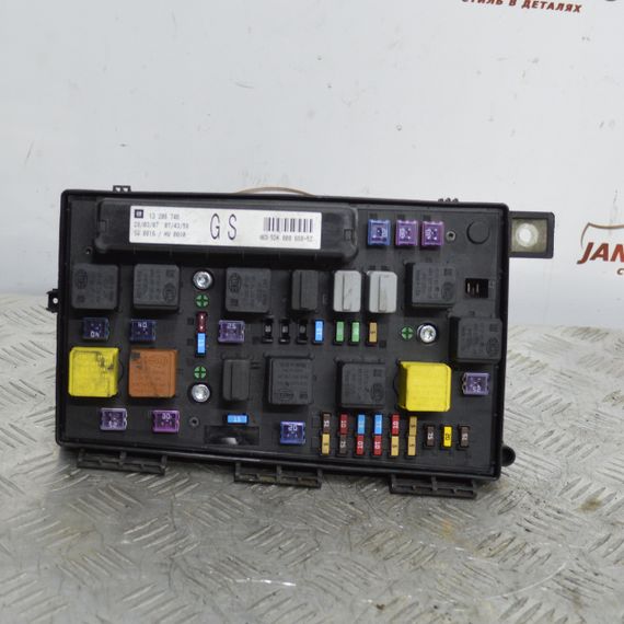 Блок запобіжників 1.9 CDTI Opel Astra H 2004-2010 блок комфорту Опель Астра 13206746