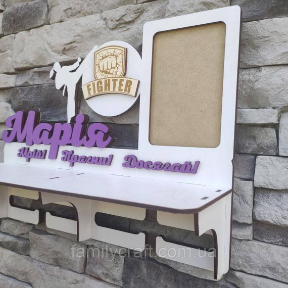 Медальниця з фоторамкою і полицею для кубків  Дерев'яний тримач для медалей  Органайзер для нагород карате | Зображення 2