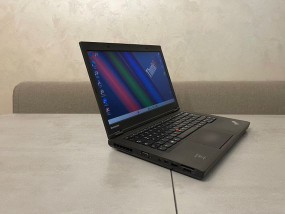 Ноутбук Lenovo ThinkPad T440p / 14" (1366x768) TN / Intel Core i5-4300M (2 (4) ядра по 2.6 - 3.3 GHz) / 8 GB DDR3 / 256 GB SSD / Intel HD Graphics 4600 / WebCam / DVD-ROM б/у + Подарок Проводная мышь / USB | Зображення 4