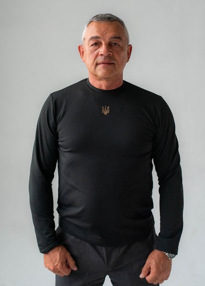 Утеплений лонгслів з вишитим золотим тризубом/гербом з довгим рукавом (чорний)