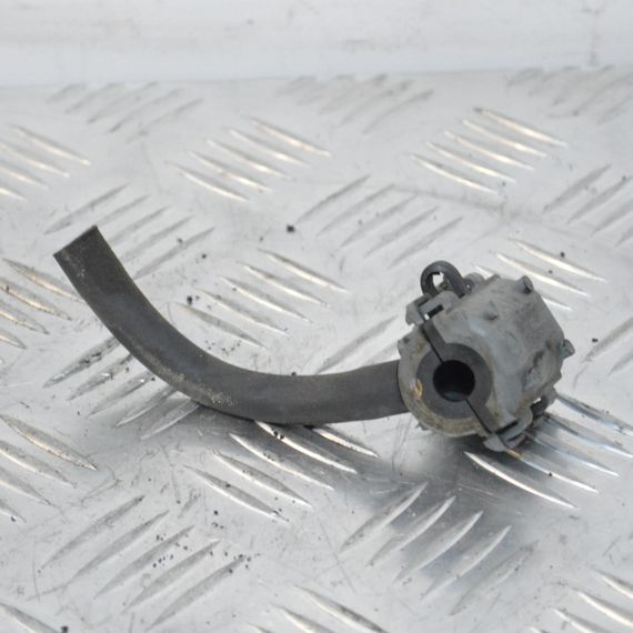 Захист патрубка палива Renault Laguna III 2007-2015 Кожух паливної трубки Рено Лагуна 3 8200543918