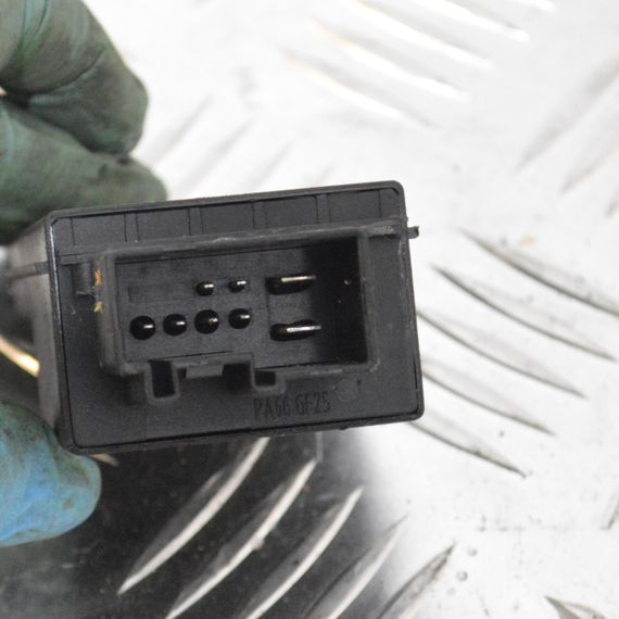 Блок керування паливним насосом Seat Ibiza Leon Toledo 2005-2015 Модуль паливного насоса Сеат 1K0906093G | Зображення 1