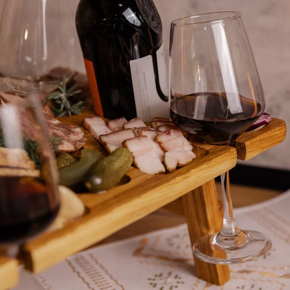 Винний столик-менажниця з дерева 50×30 см прямокутний на ніжках дуб BWS500180 | Зображення 7