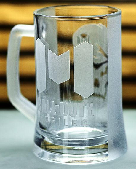 Пивная кружка Call of Duty с гравировкой лого Подарок геймера CoD Mobile Игровой бокал для фанатов шутеров | Зображення 2