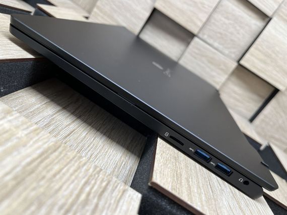 Ультрабук Gateway GWTC71427-BK / 14.1" (1920x1080) IPS Touch / Intel Core i7-1255U (10 (12) ядер по 2.8 - 4.7 GHz) / 8 GB DDR4 / 512 GB SSD M.2 / Intel UHD Graphics / WebCam б/у | Зображення 5